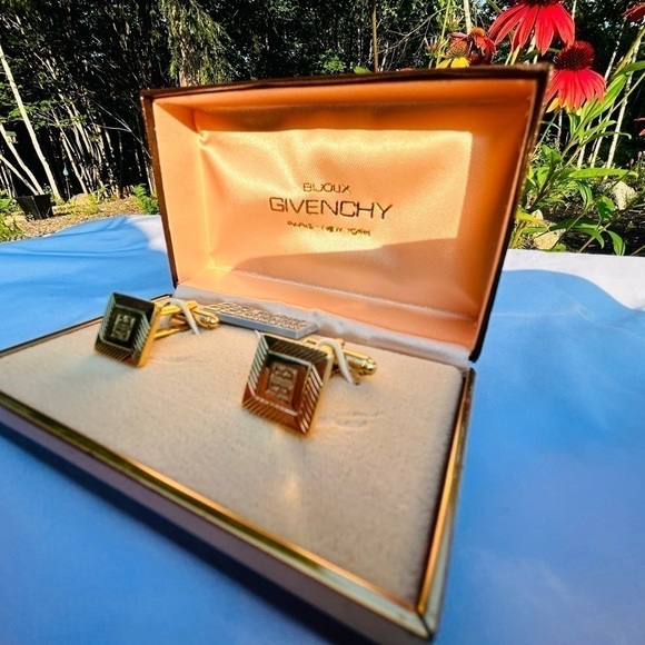 GIVENCHY Gold Colored Cuff Links - Picture 6 of 9